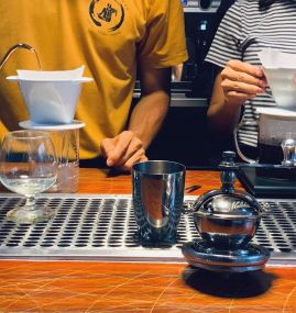 Vietnamese coffee: between discussion, apprenticeship, and exchange